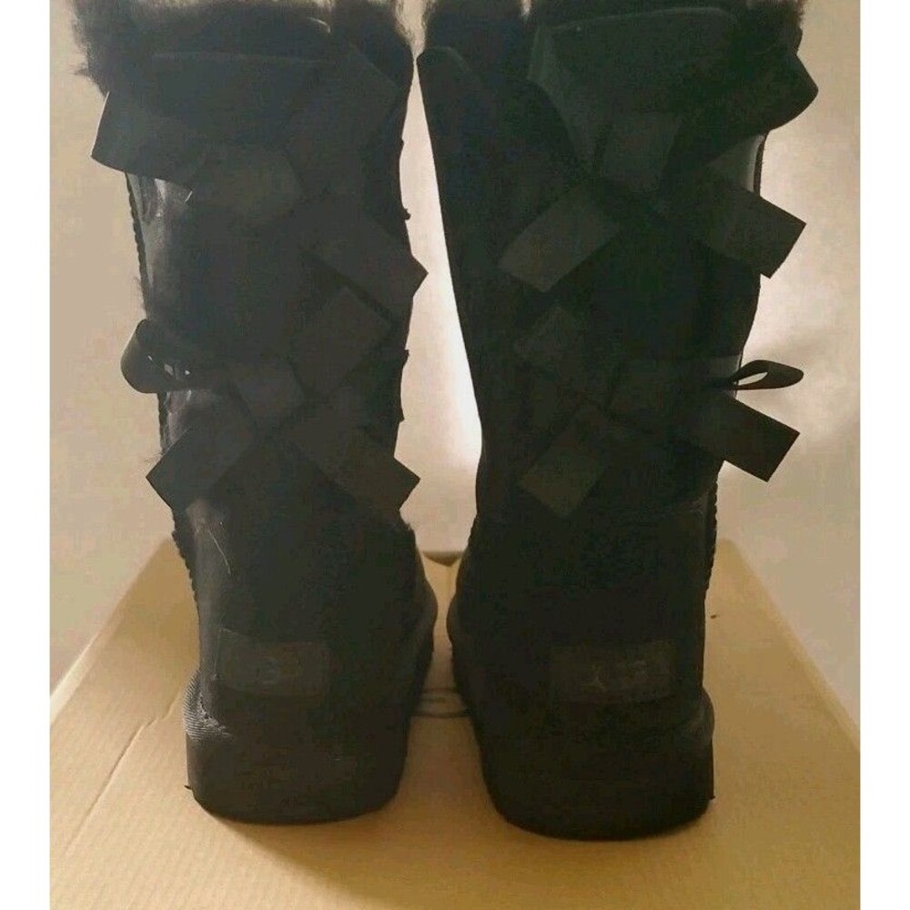 Ugg Bailey Bow ll Womens 8 Black Sheepskin Fur Boots Box Wear From Storing NIB